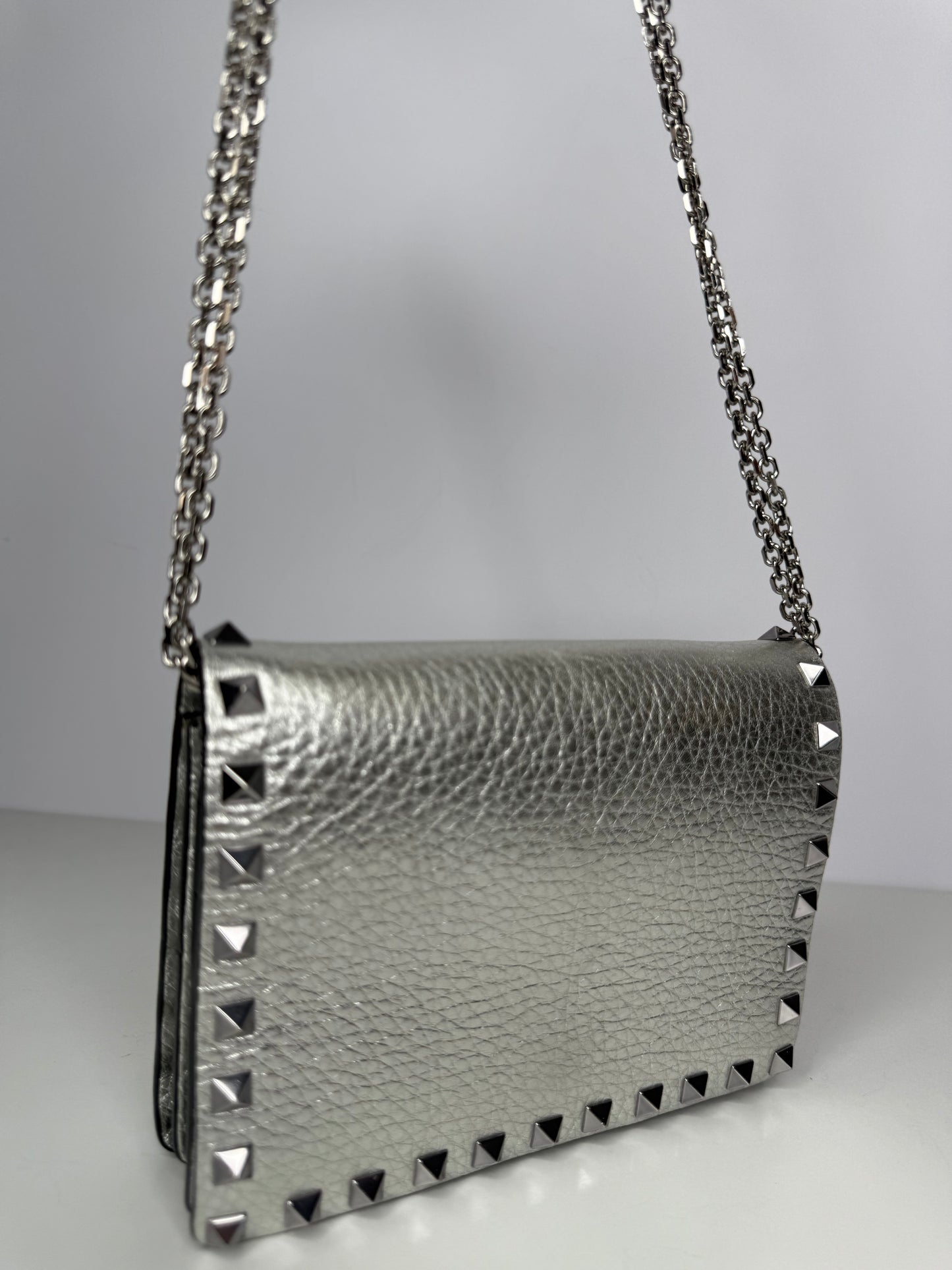 Valentino Garavani Rockstud Metallic Crackled Leather Clutch Bag