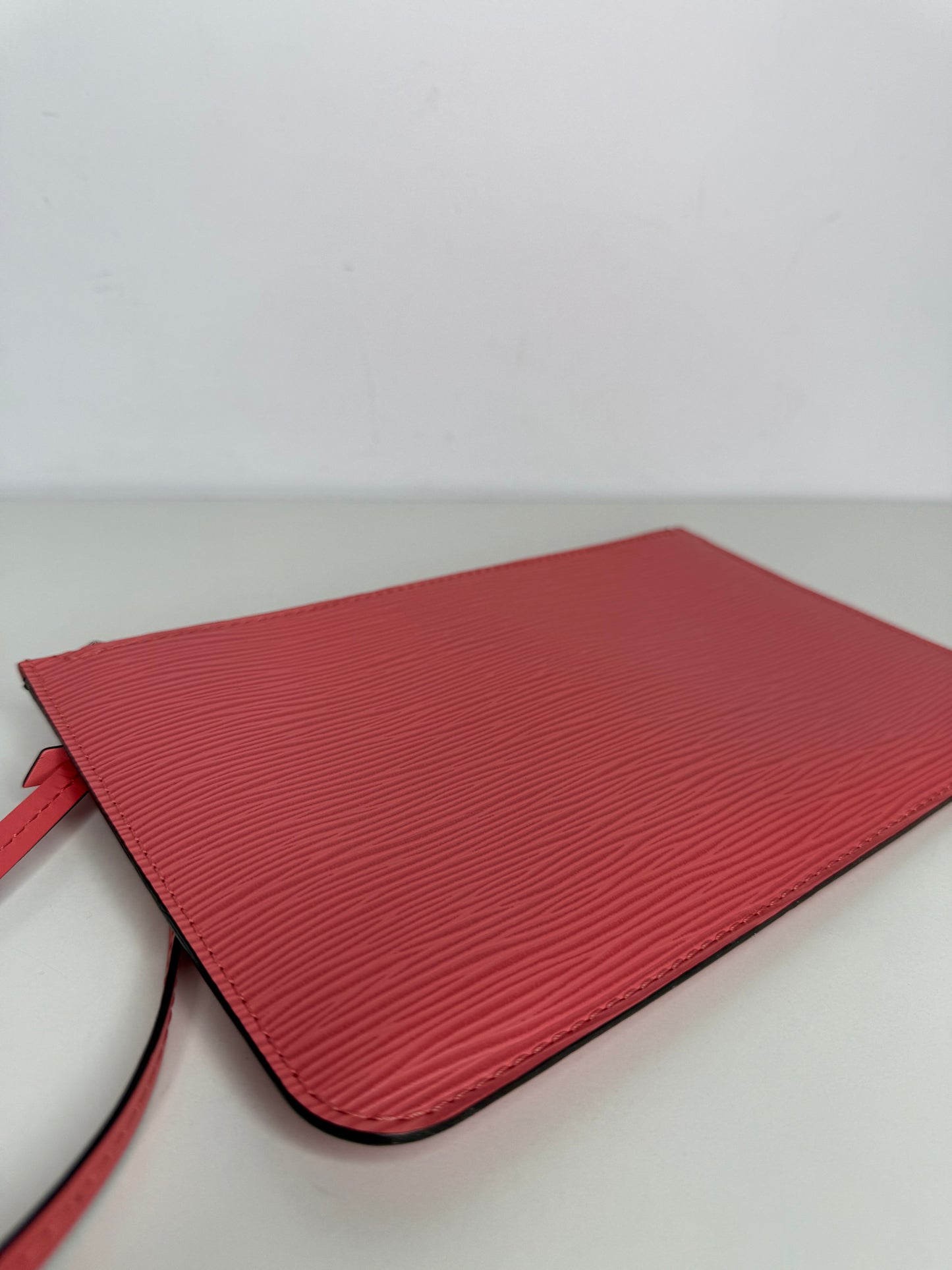 Louis Vuitton Neverfull MM Coral Epi Leather
