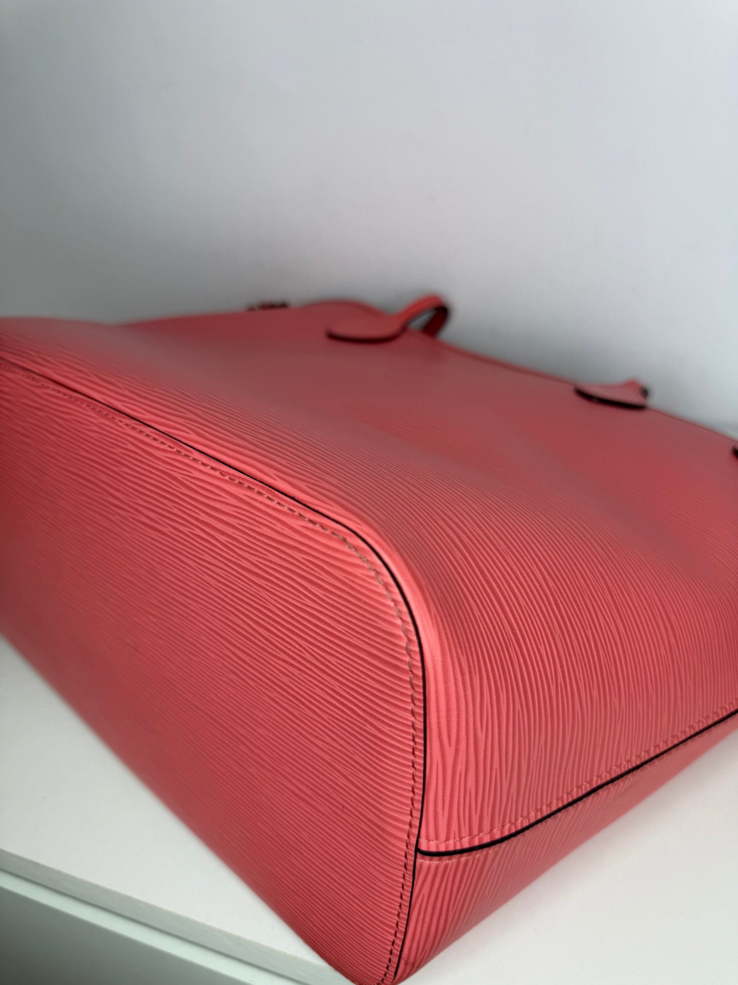 Louis Vuitton Neverfull MM Coral Epi Leather