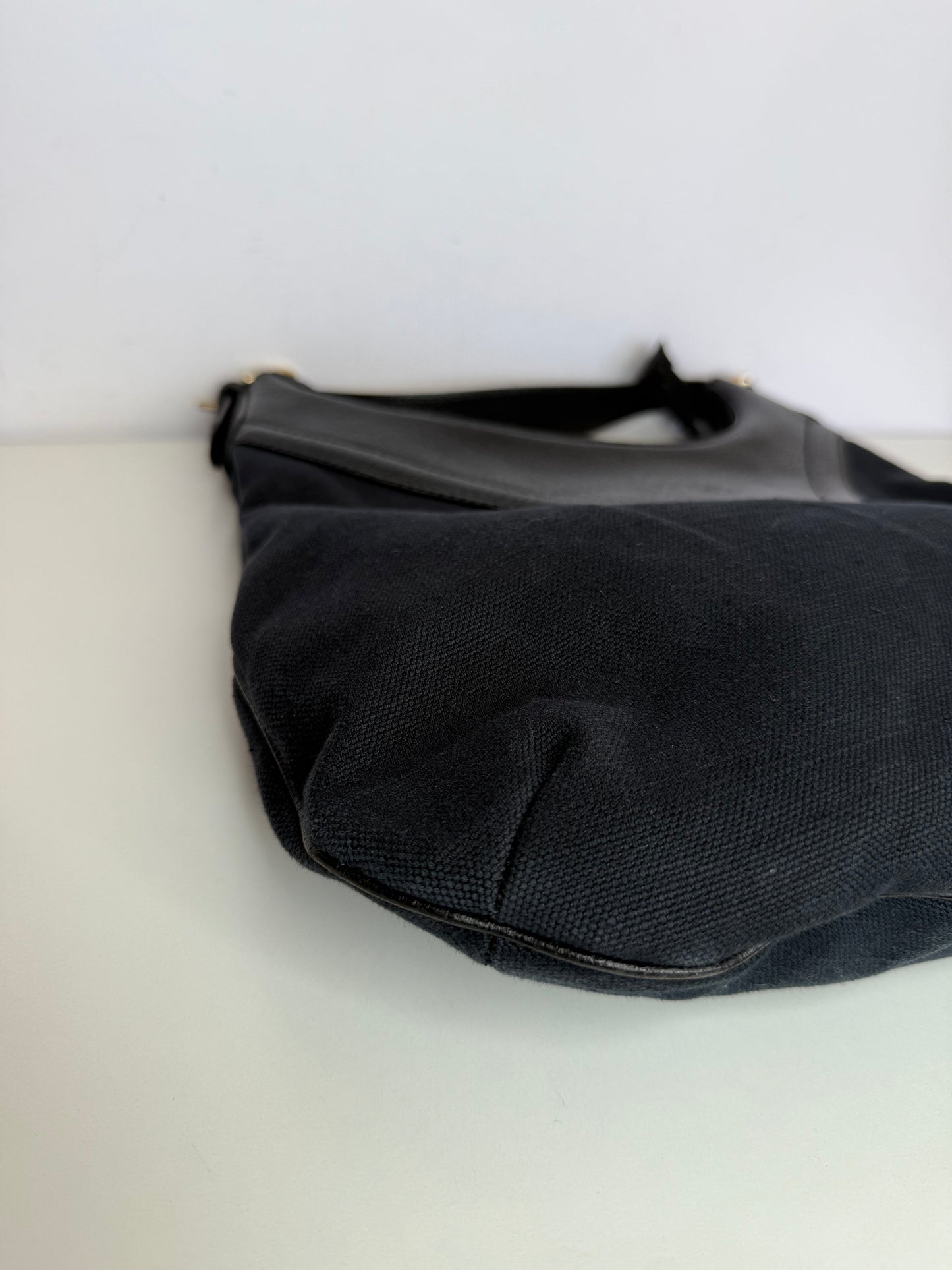 Gucci Hysteria Crest Hobo Bag Black