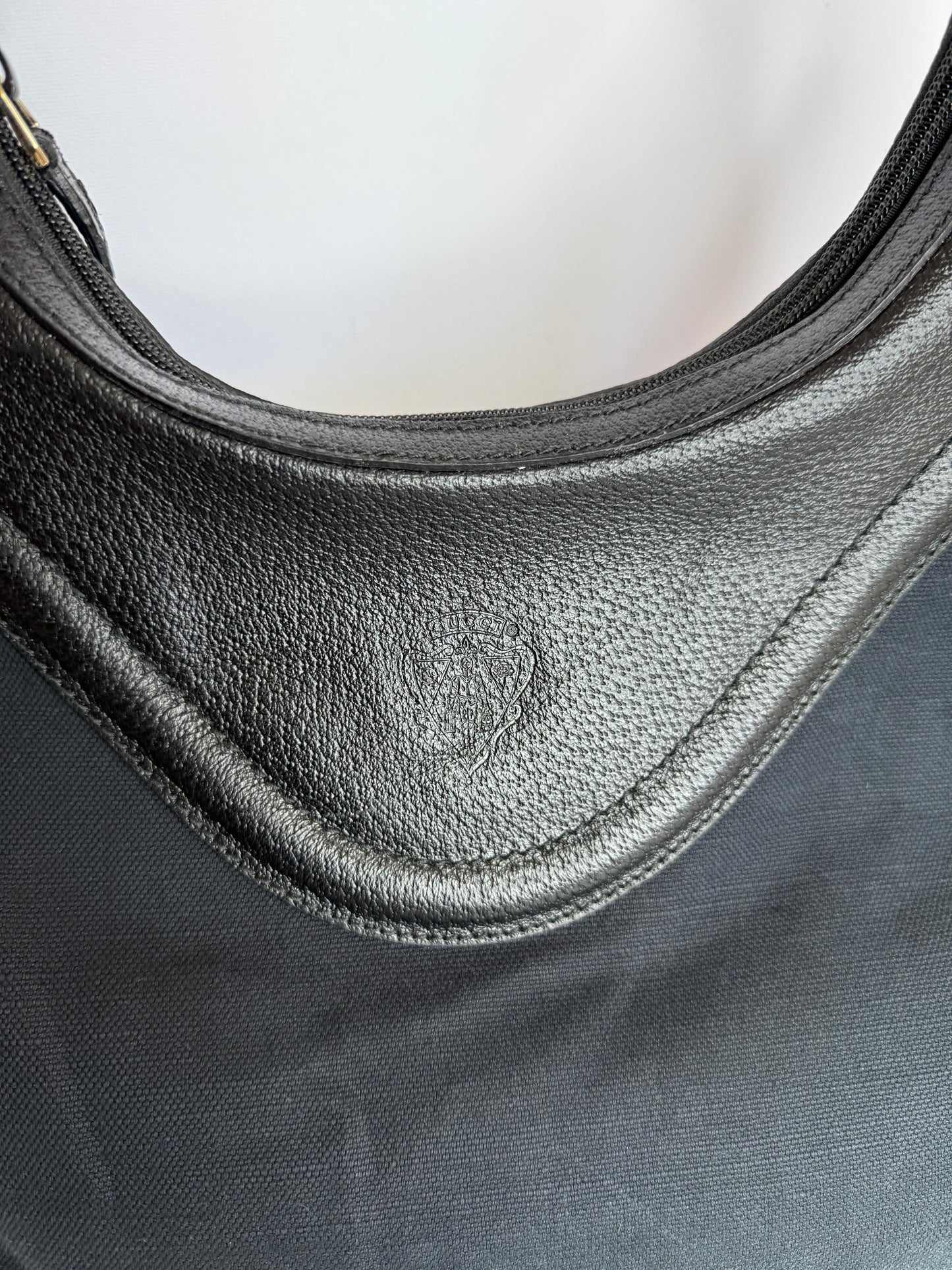Gucci Hysteria Crest Hobo Bag Black
