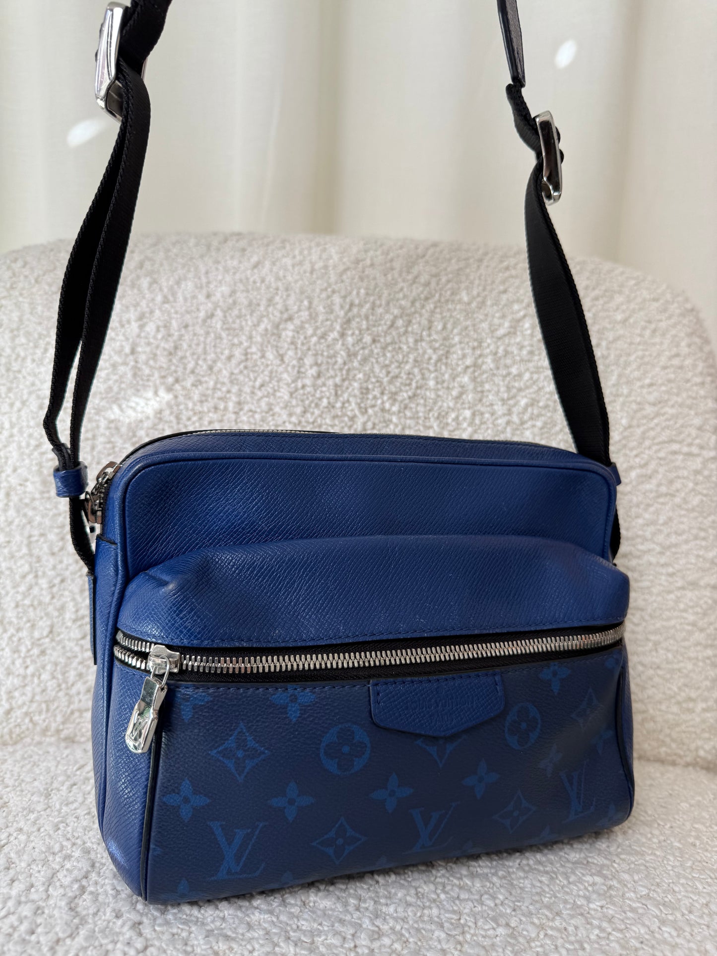Louis Vuitton Monogram Pacific Blue Taiga Outdoor Messenger