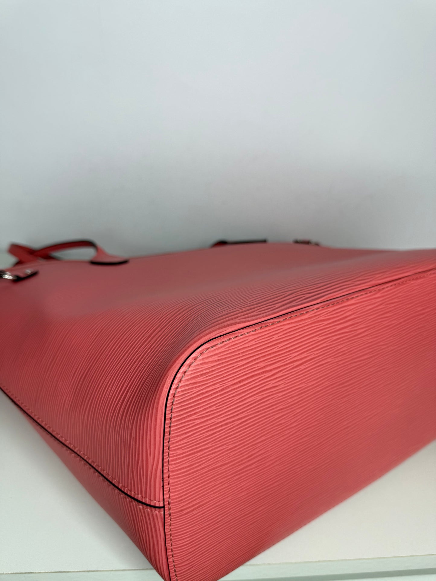 Louis Vuitton Neverfull MM Coral Epi Leather