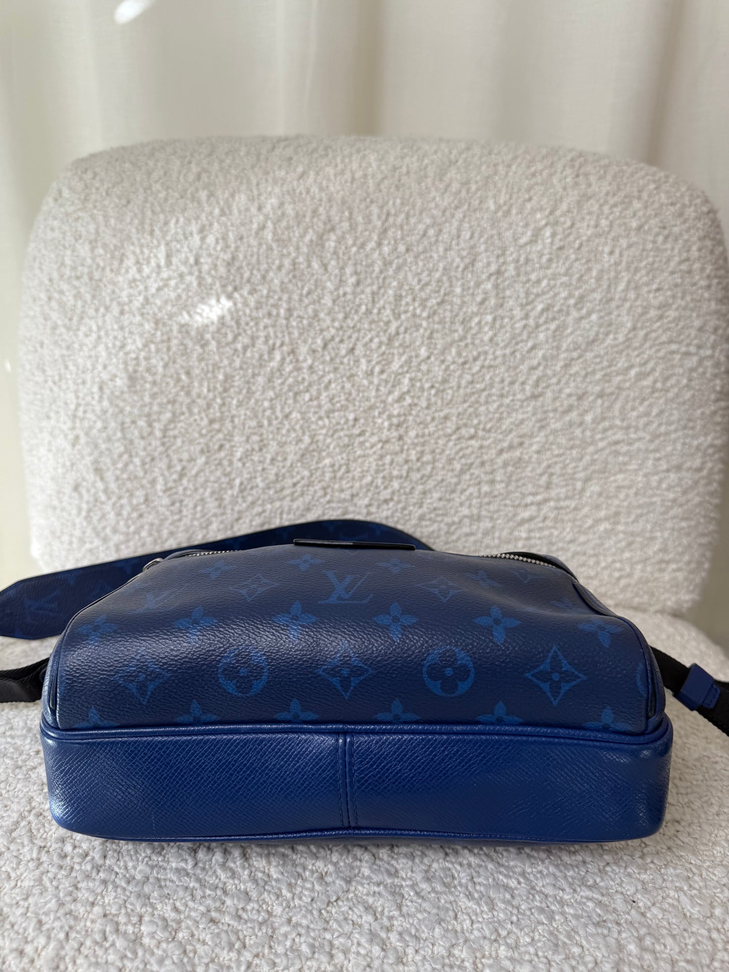 Louis Vuitton Monogram Pacific Blue Taiga Outdoor Messenger