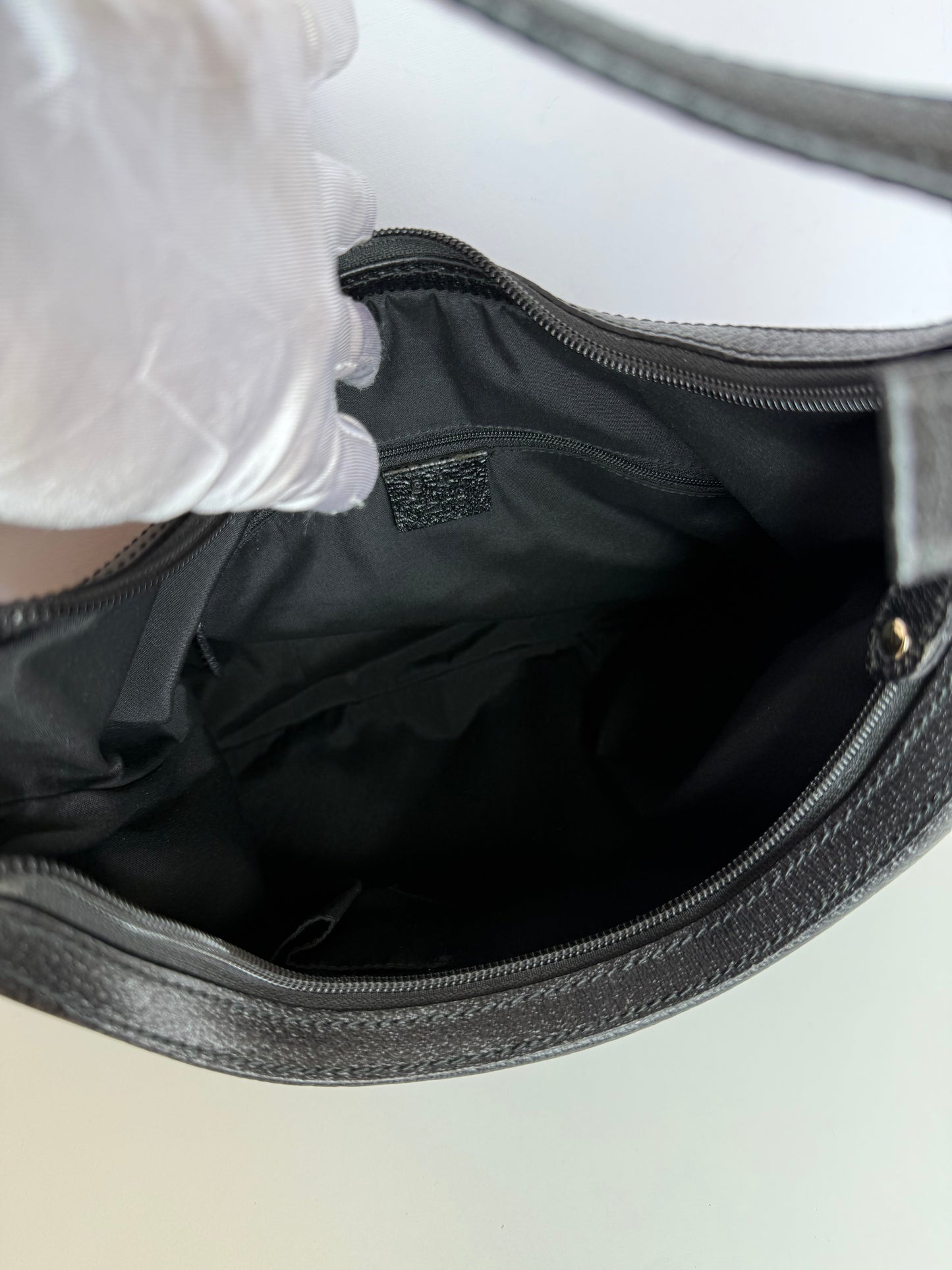 Gucci Hysteria Crest Hobo Bag Black