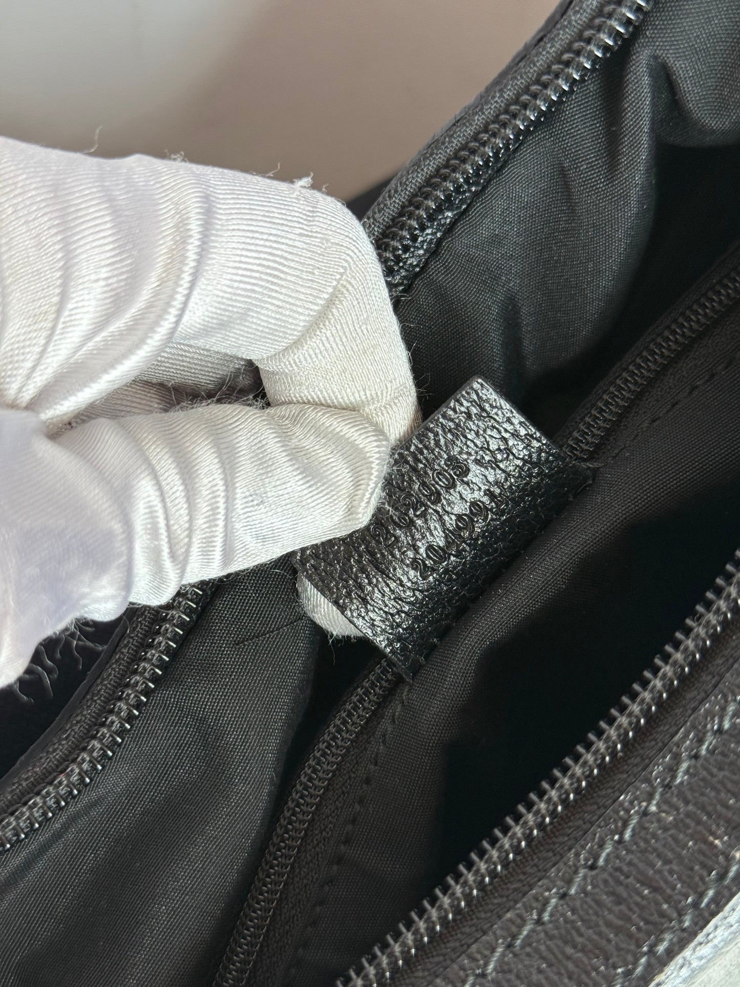 Gucci Hysteria Crest Hobo Bag Black