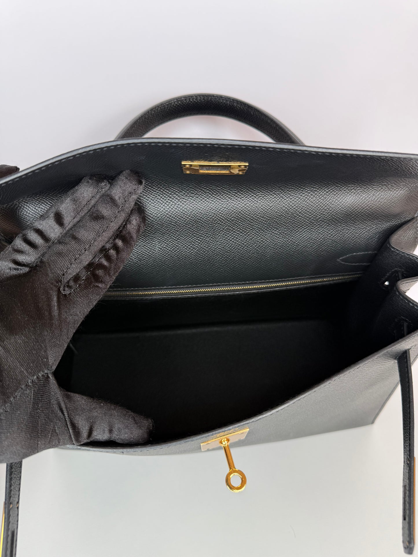 Hermès Kelly Sellier 32 Black Epsom Leather Gold Hardware