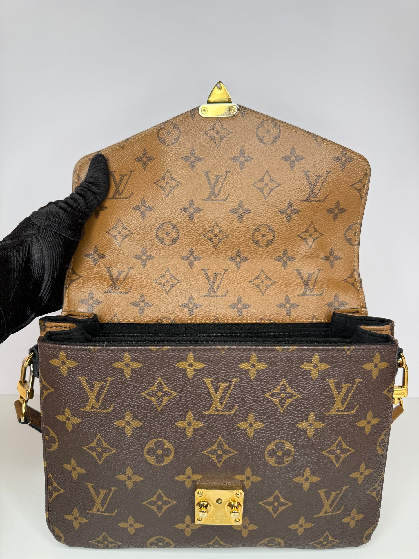 Louis Vuitton Pochette Métis Monogram Reverse Canvas