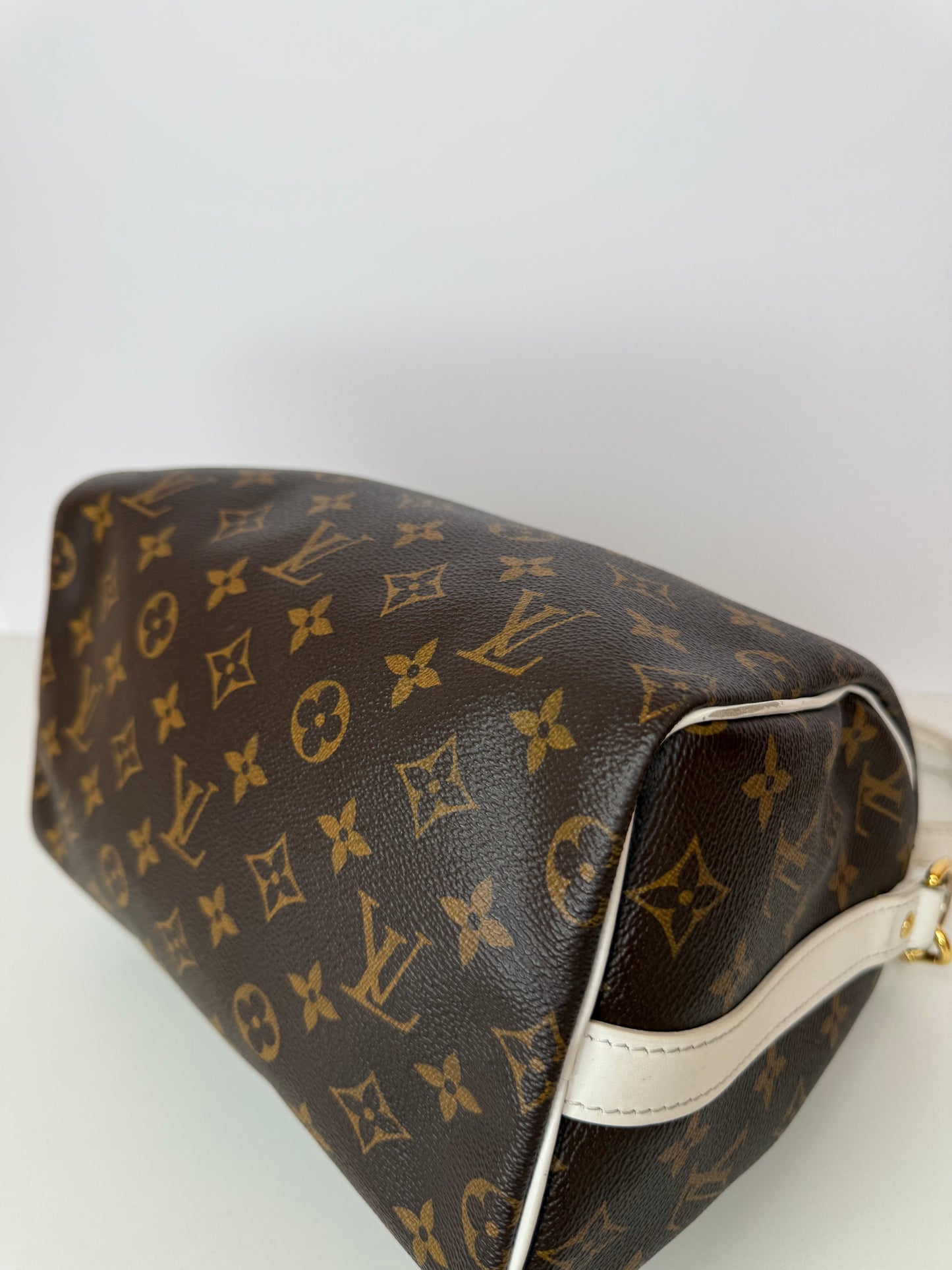 Louis Vuitton Speedy Bandoulière 25 Monogram Canvas with White-Leather Trim