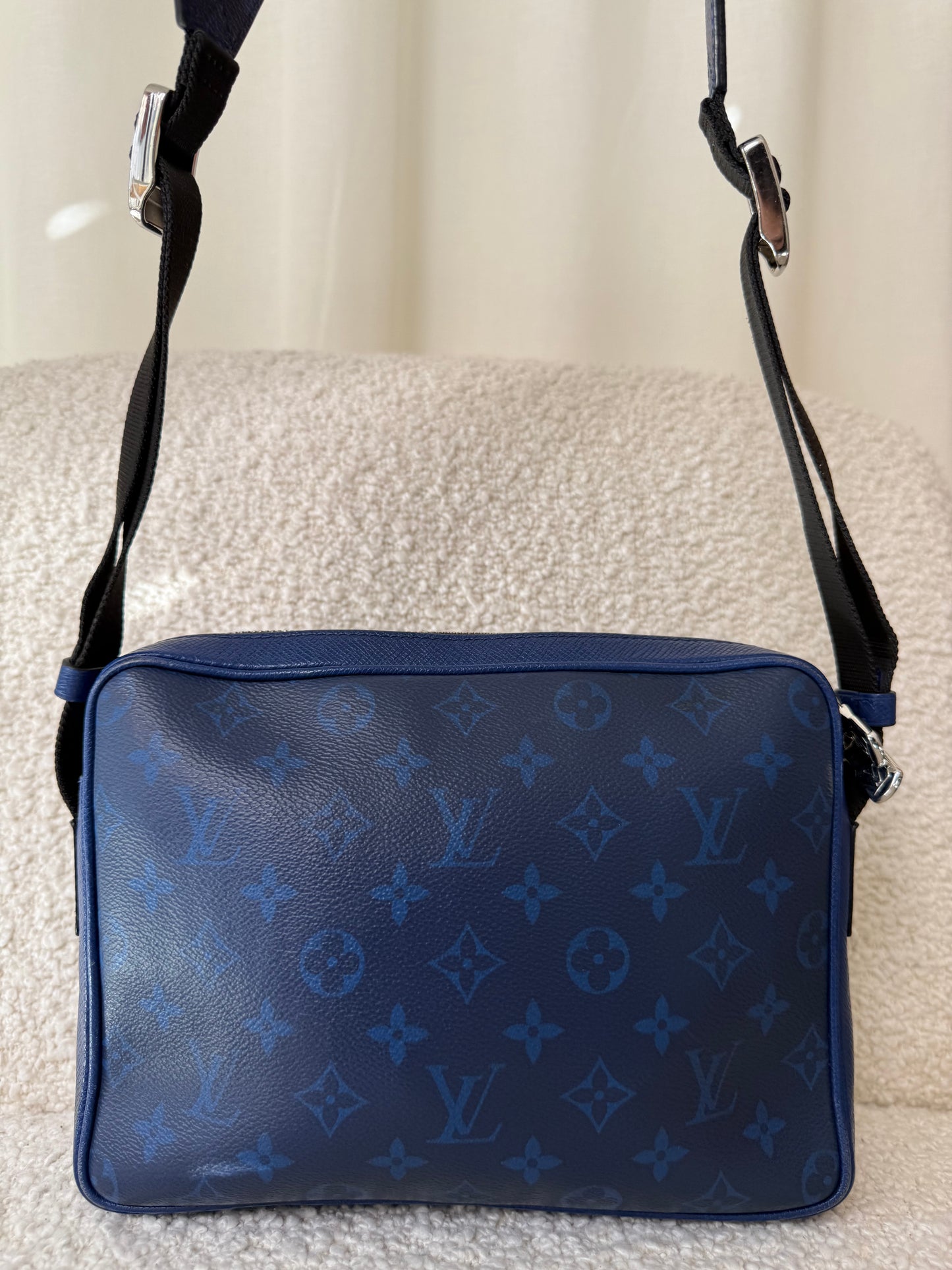 Louis Vuitton Monogram Pacific Blue Taiga Outdoor Messenger