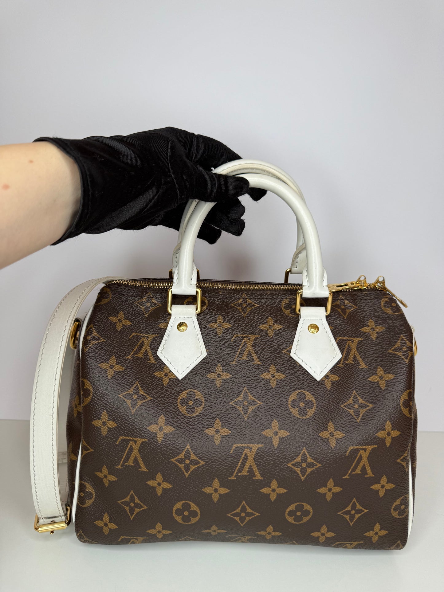 Louis Vuitton Speedy Bandoulière 25 Monogram Canvas with White-Leather Trim