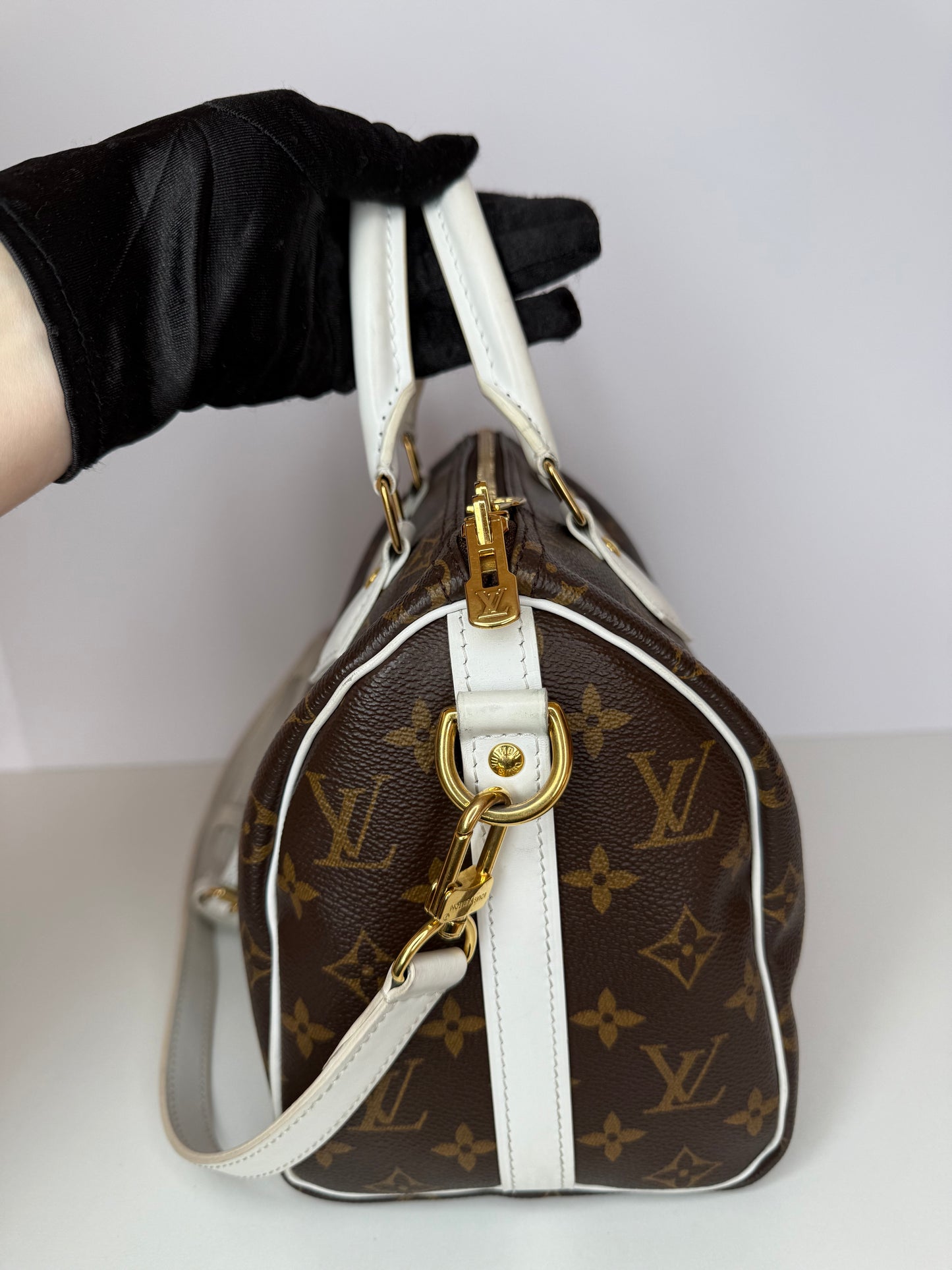 Louis Vuitton Speedy Bandoulière 25 Monogram Canvas with White-Leather Trim