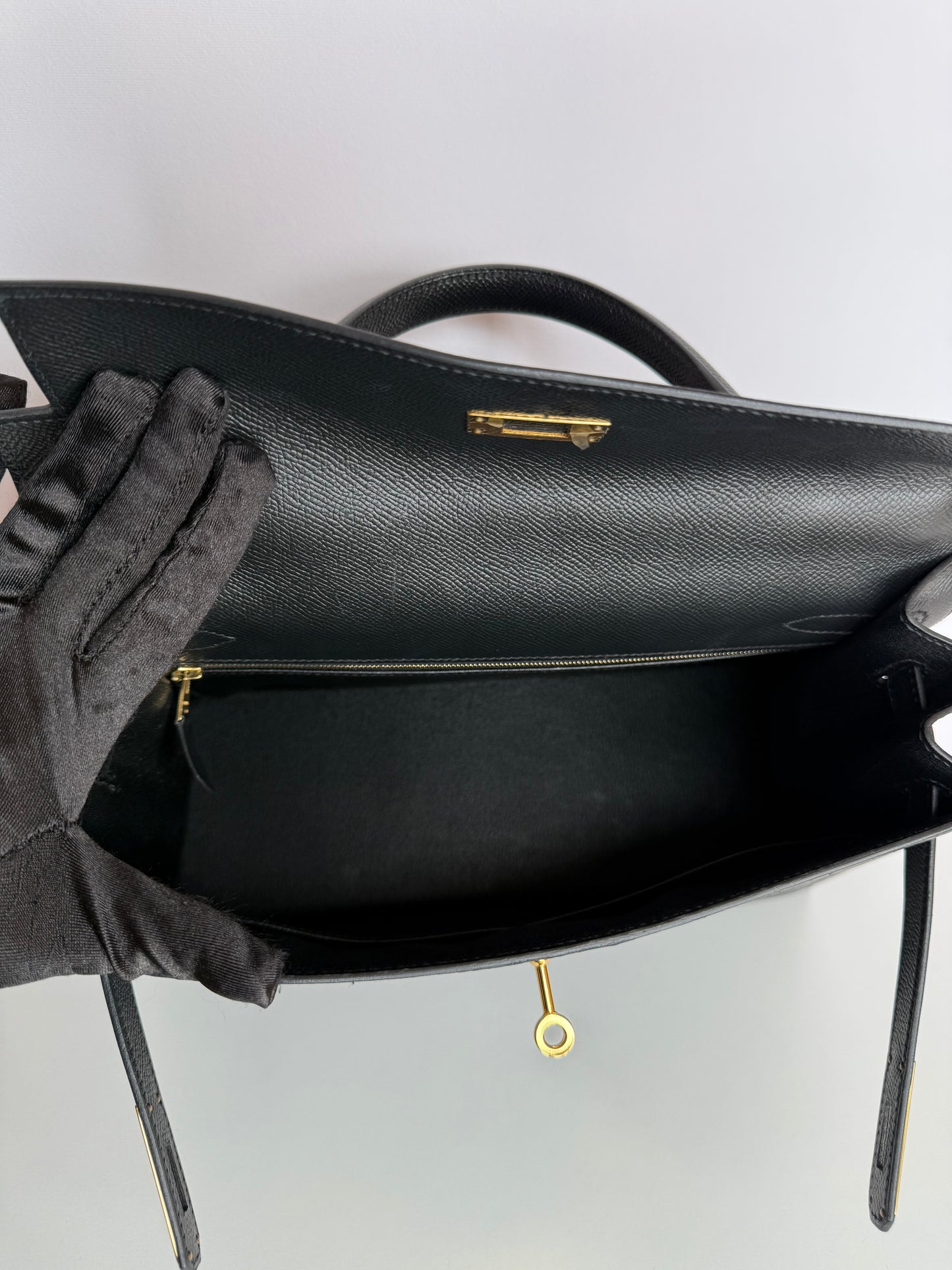 Hermès Kelly Sellier 32 Black Epsom Leather Gold Hardware