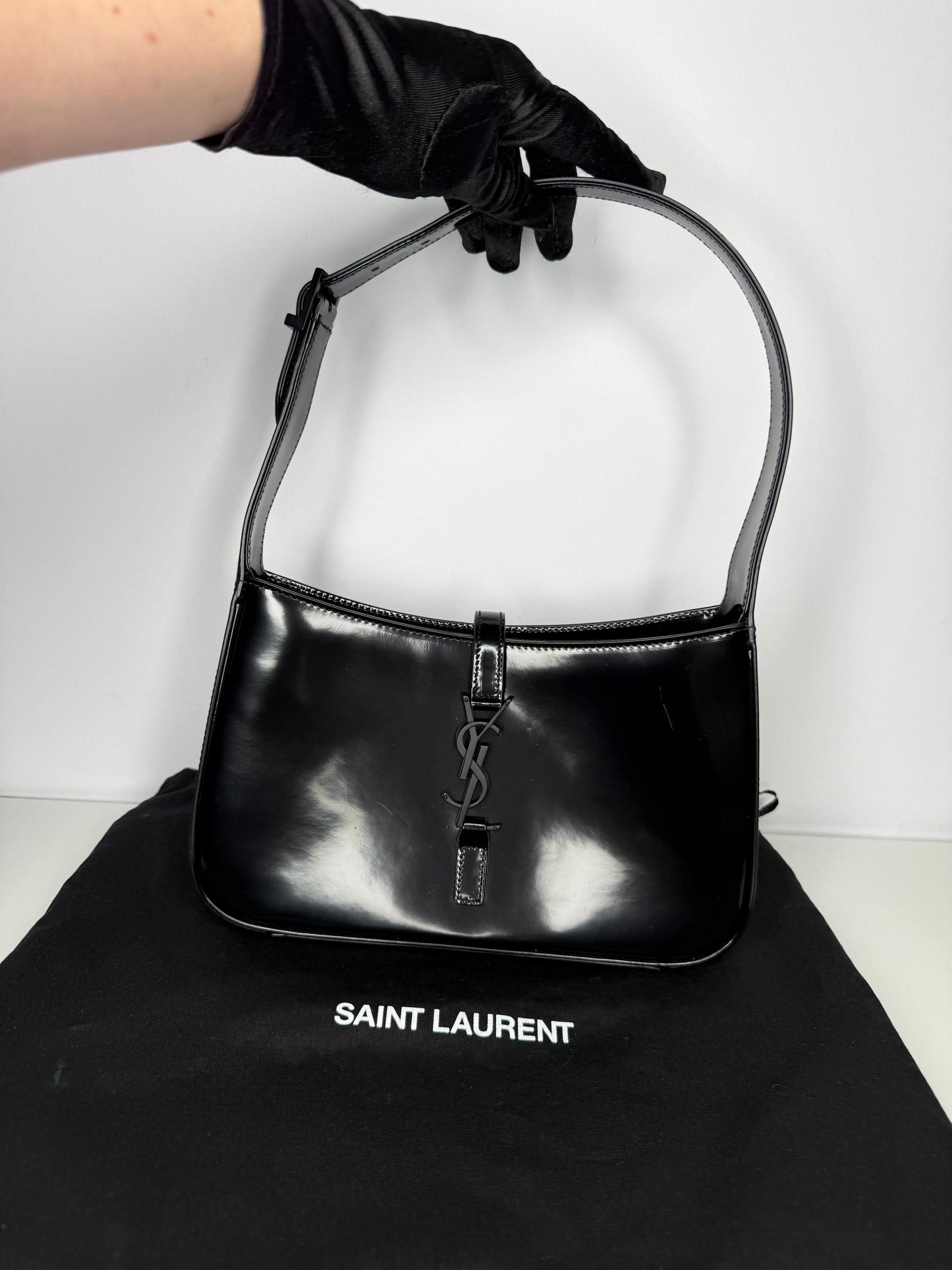 Saint Laurent Le 5 à 7 in Black Patent Leather