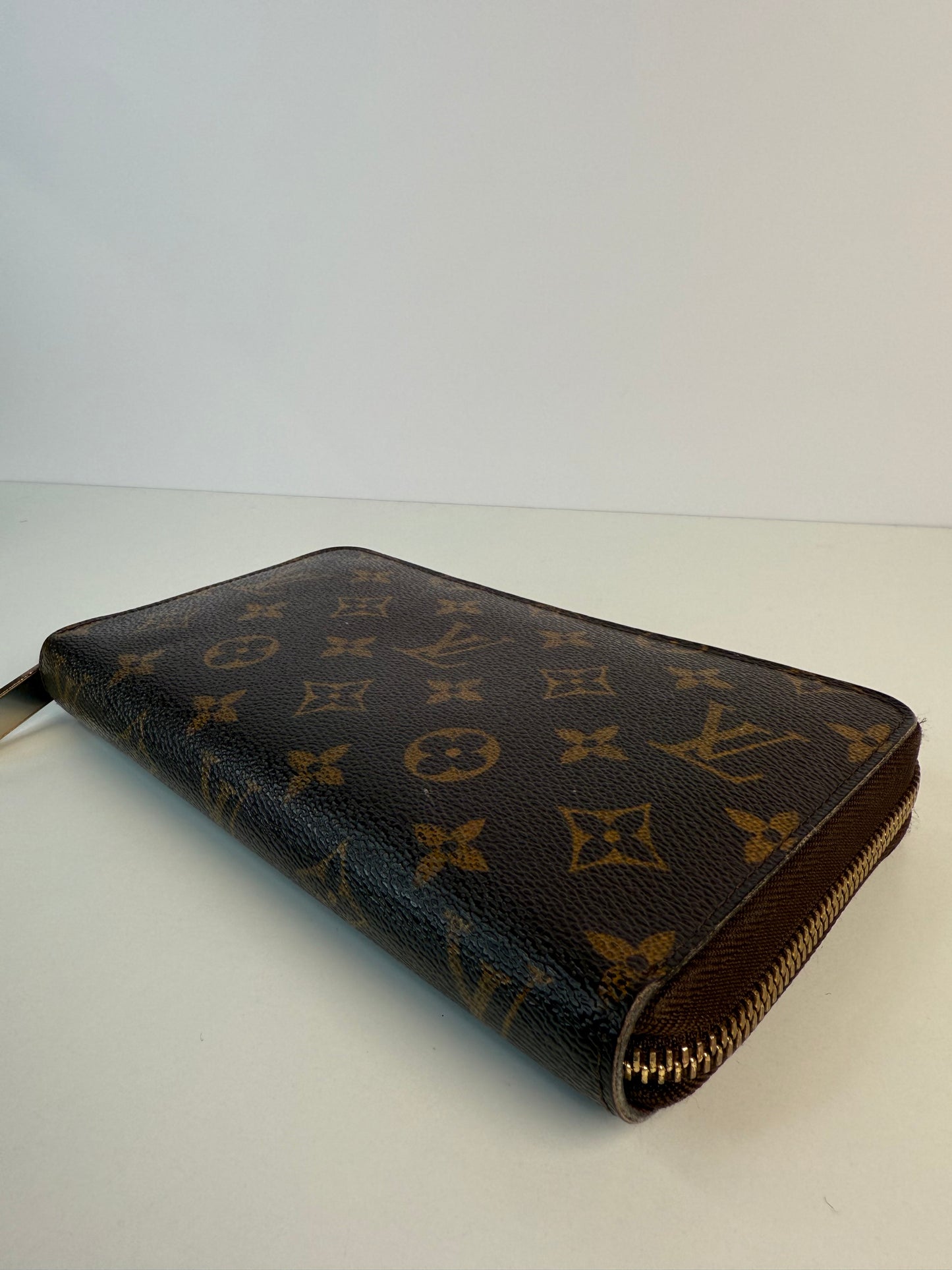 Louis Vuitton Monogram Canvas Zippy Wallet