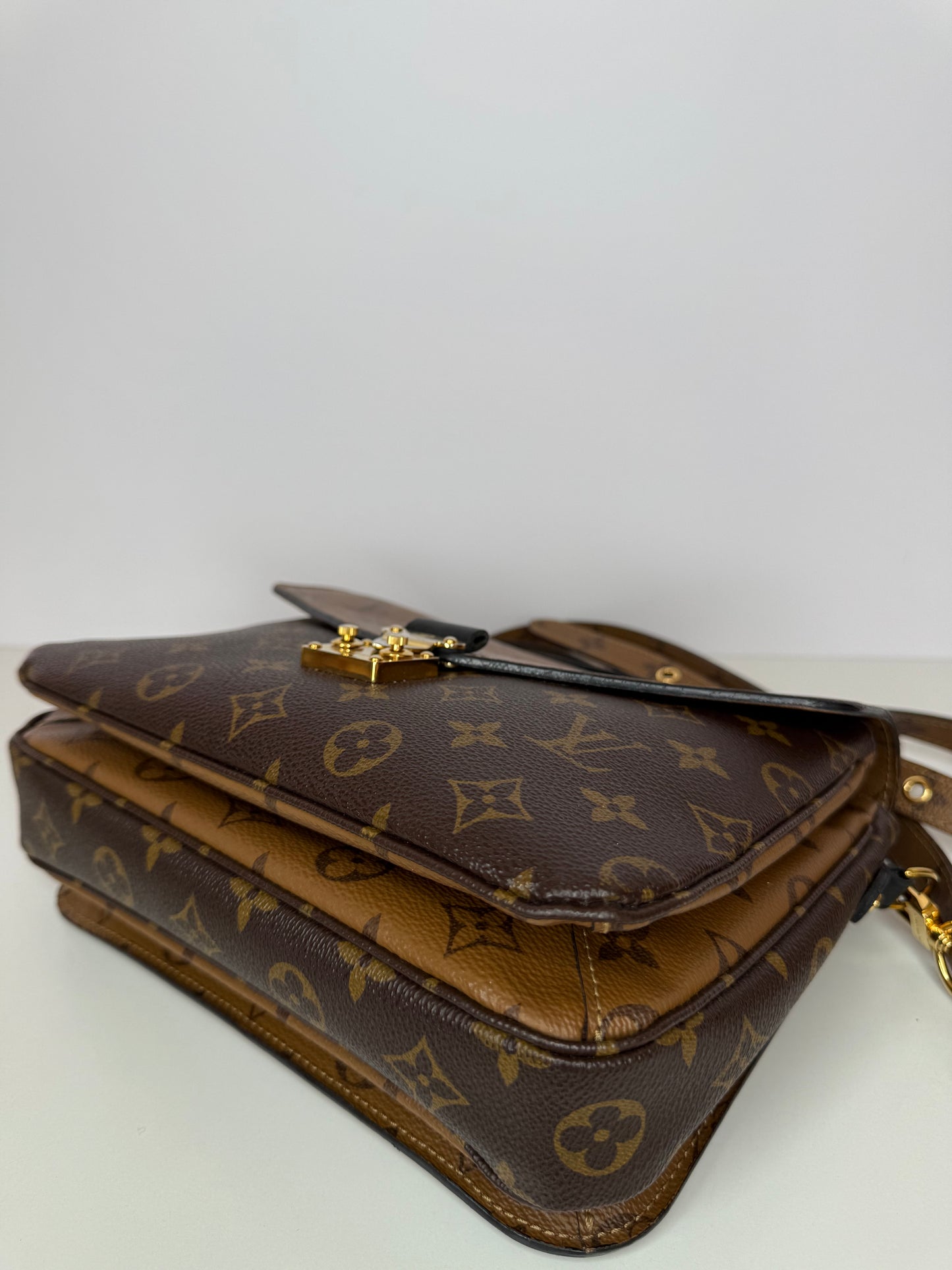 Louis Vuitton Pochette Métis Monogram Reverse Canvas