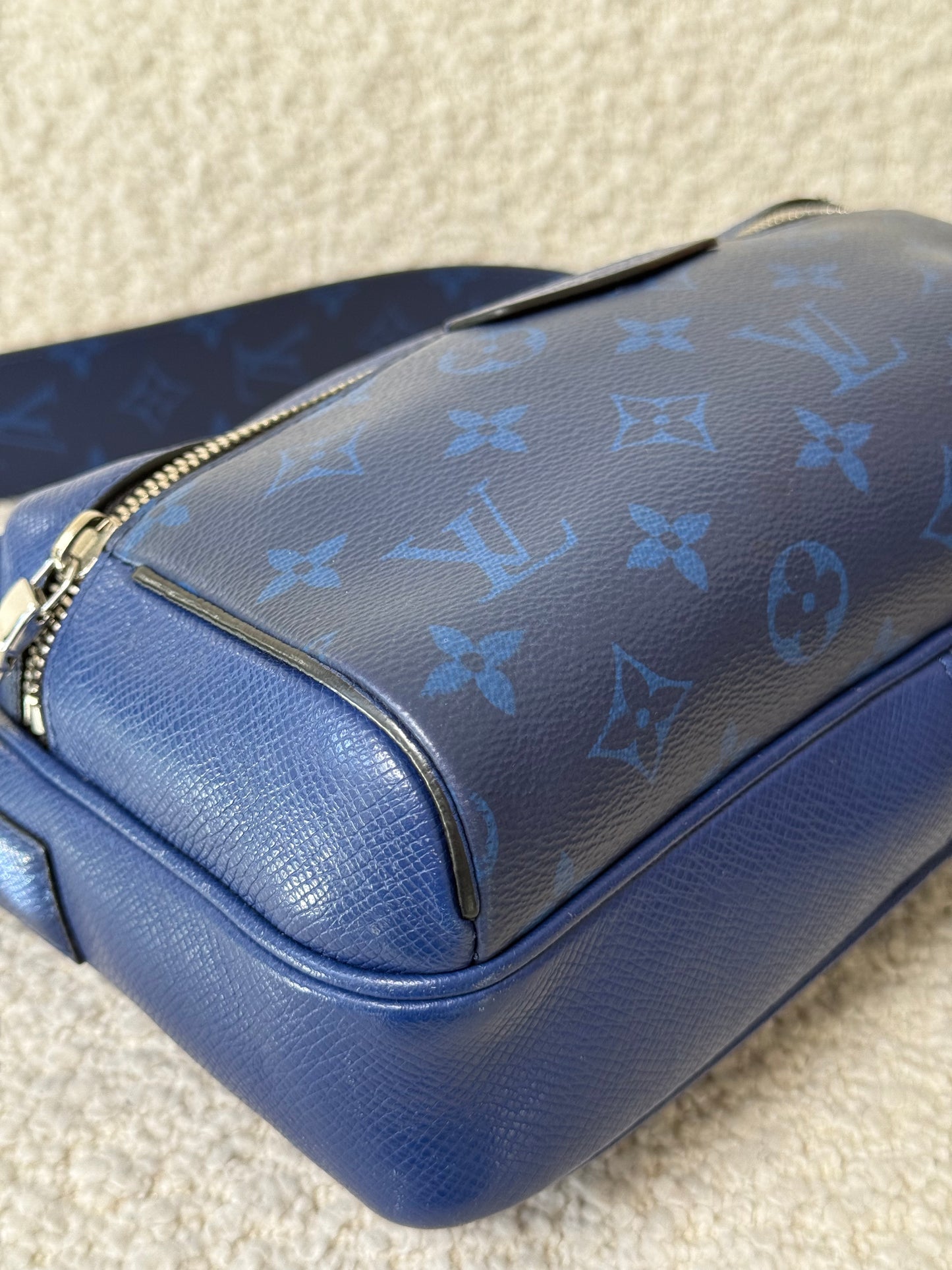 Louis Vuitton Monogram Pacific Blue Taiga Outdoor Messenger