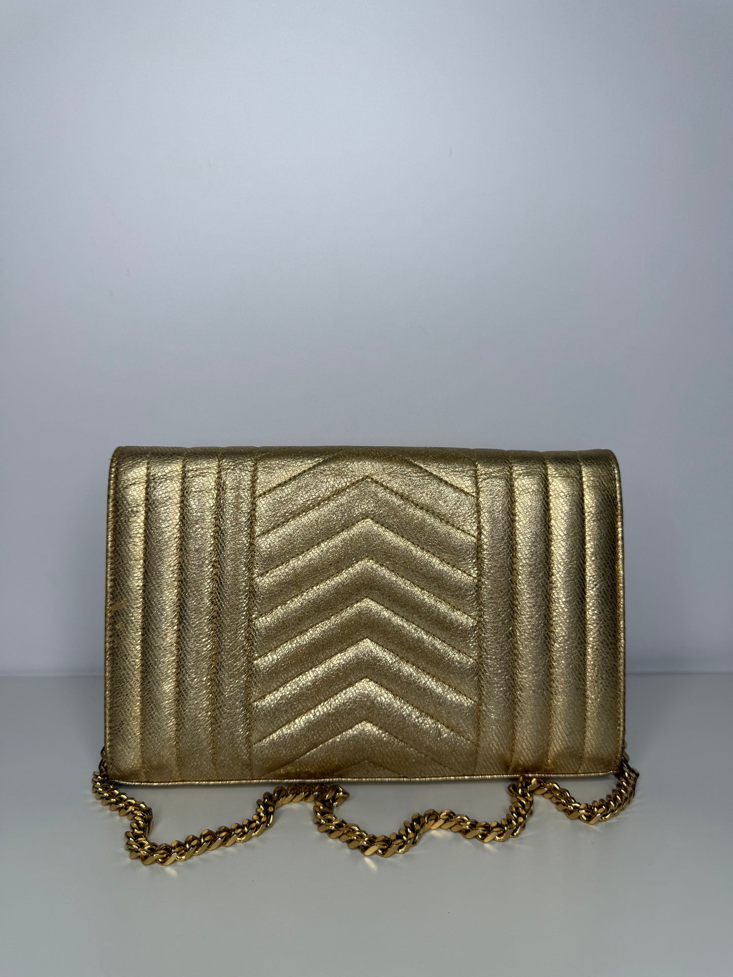 Saint Laurent Metallic Calfskin Tri-Quilt Monogram Envelope WOC Oro