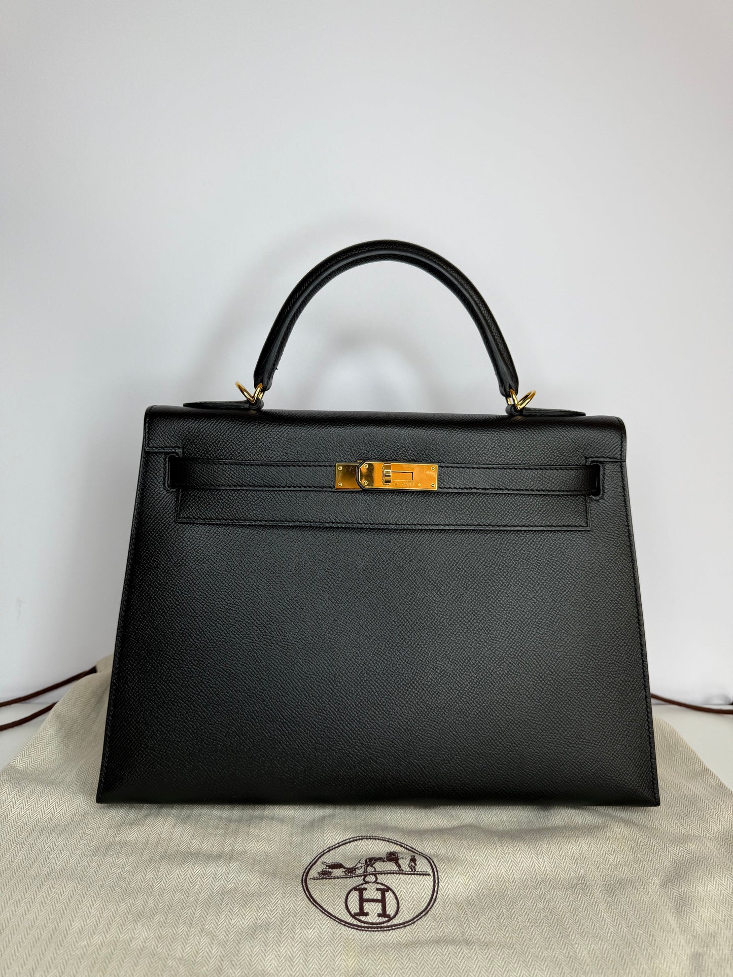 Hermès Kelly Sellier 32 Black Epsom Leather Gold Hardware