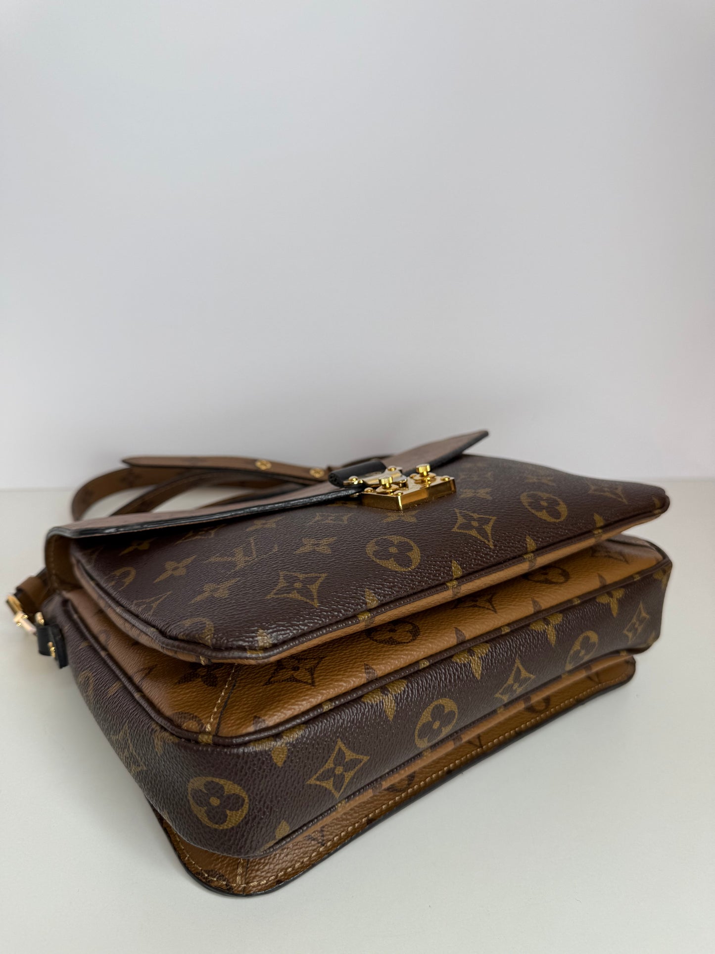 Louis Vuitton Pochette Métis Monogram Reverse Canvas