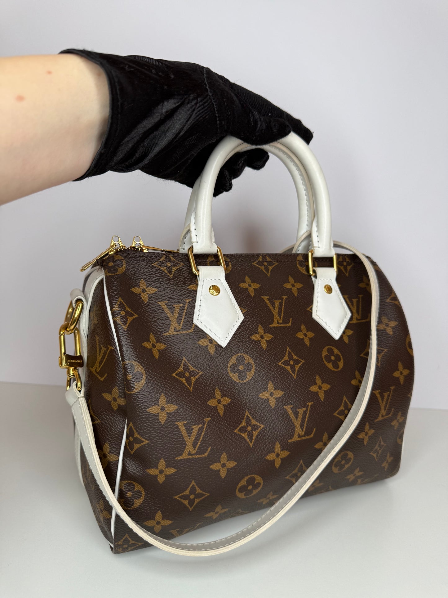 Louis Vuitton Speedy Bandoulière 25 Monogram Canvas with White-Leather Trim