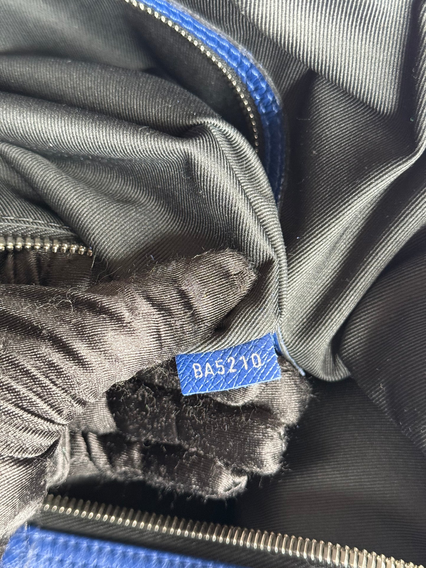 Louis Vuitton Keepall Bandoulière 50 Cobalt Taigarama