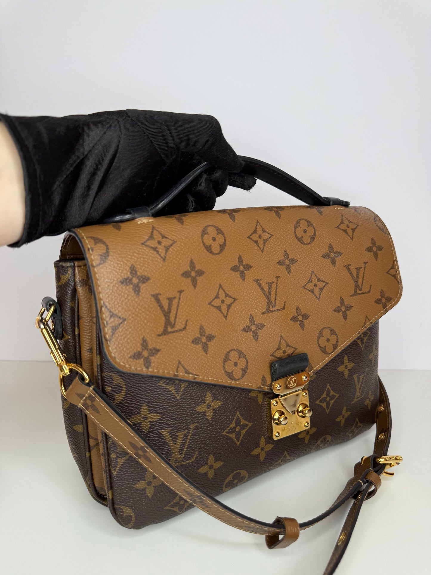 Louis Vuitton Pochette Métis Monogram Reverse Canvas