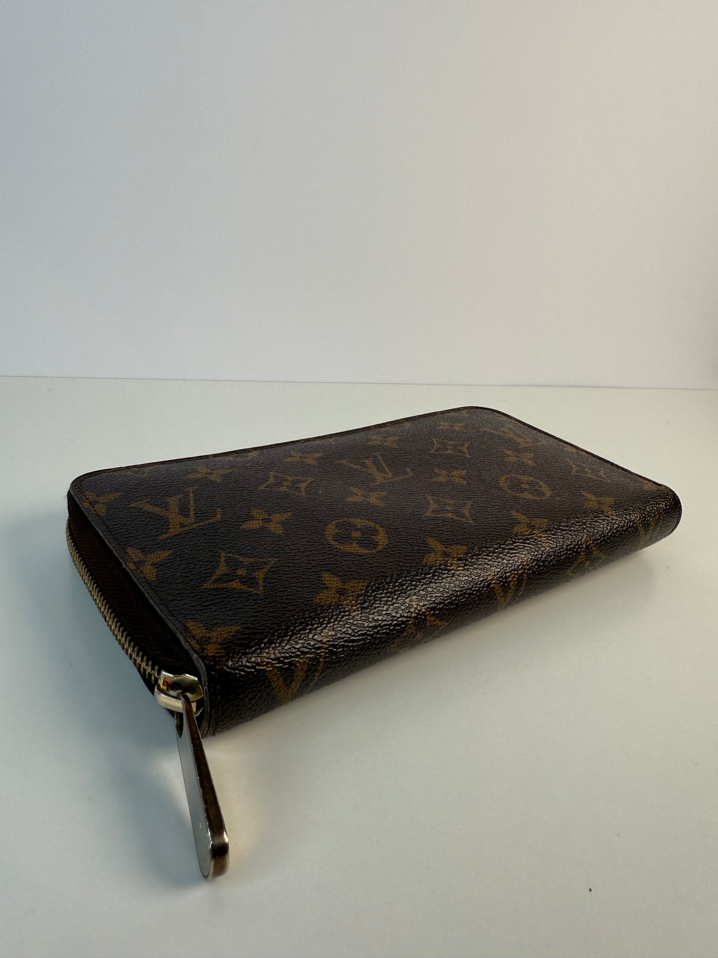 Louis Vuitton Monogram Canvas Zippy Wallet