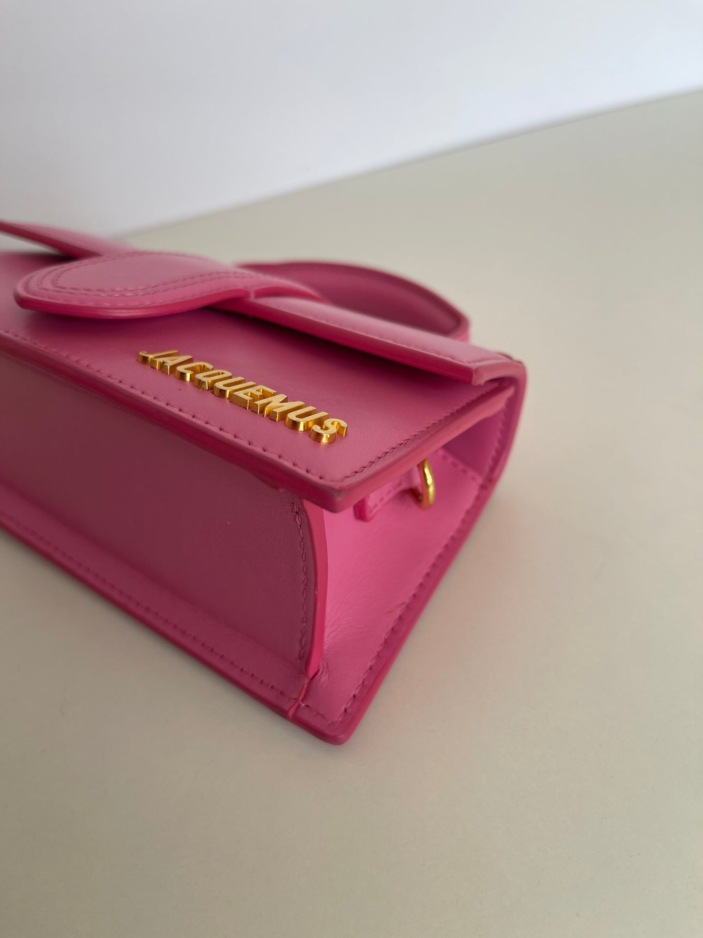 Jacquemus Le Bambino Leather Crossbody Bag In Neon Pink