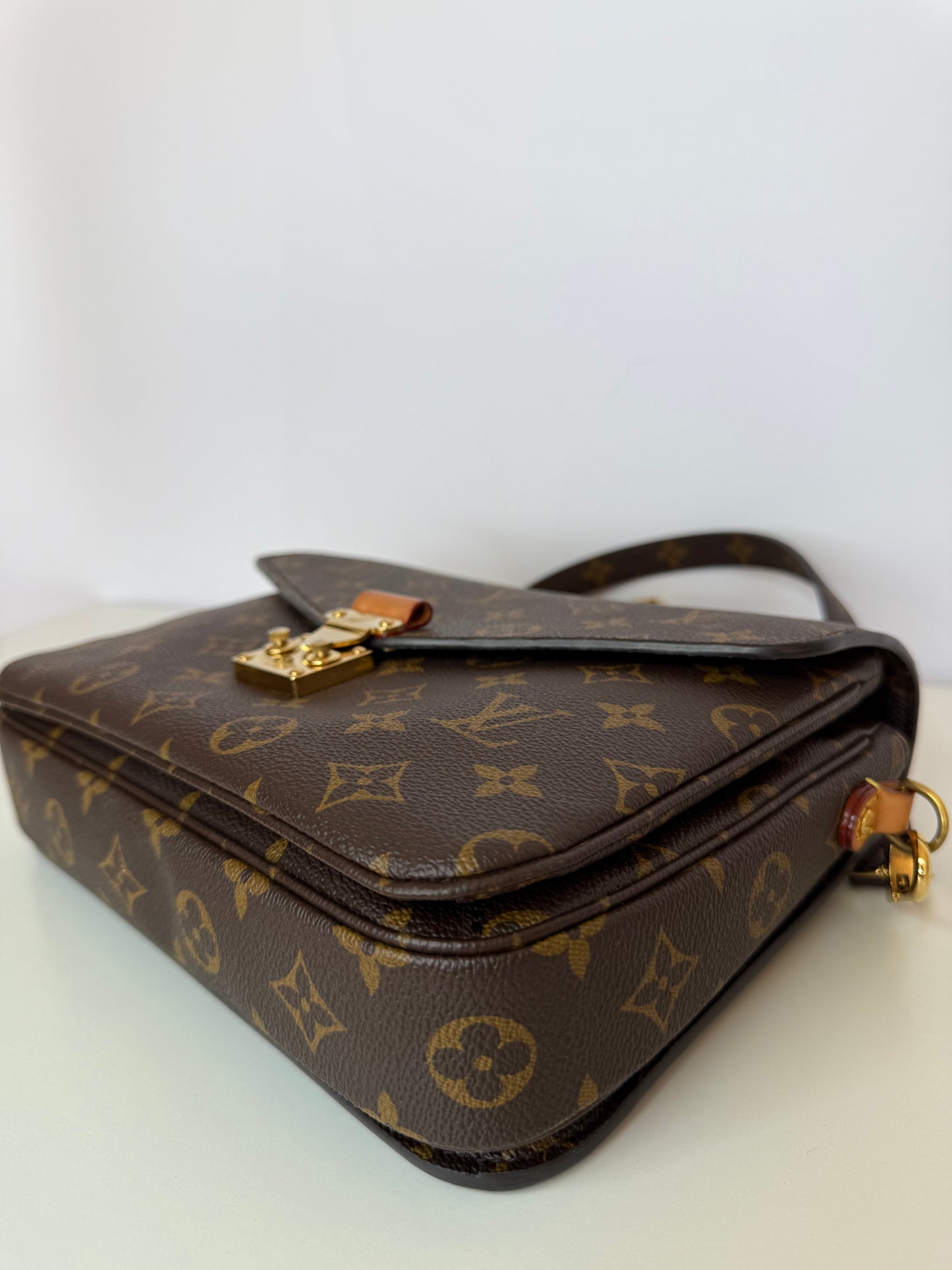 Louis Vuitton Pochette Métis Monogram Canvas