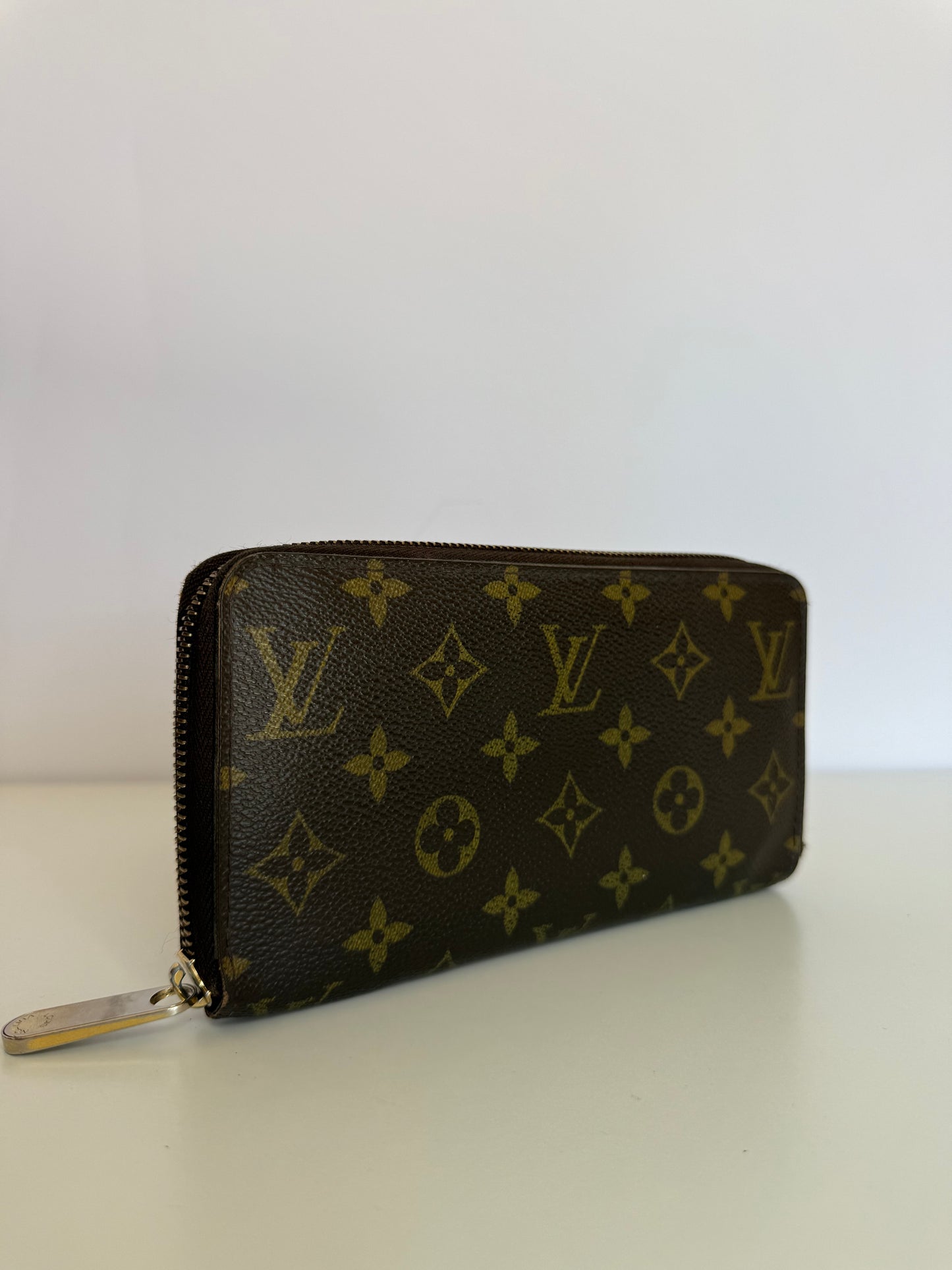 Louis Vuitton Monogram Canvas Zippy Wallet