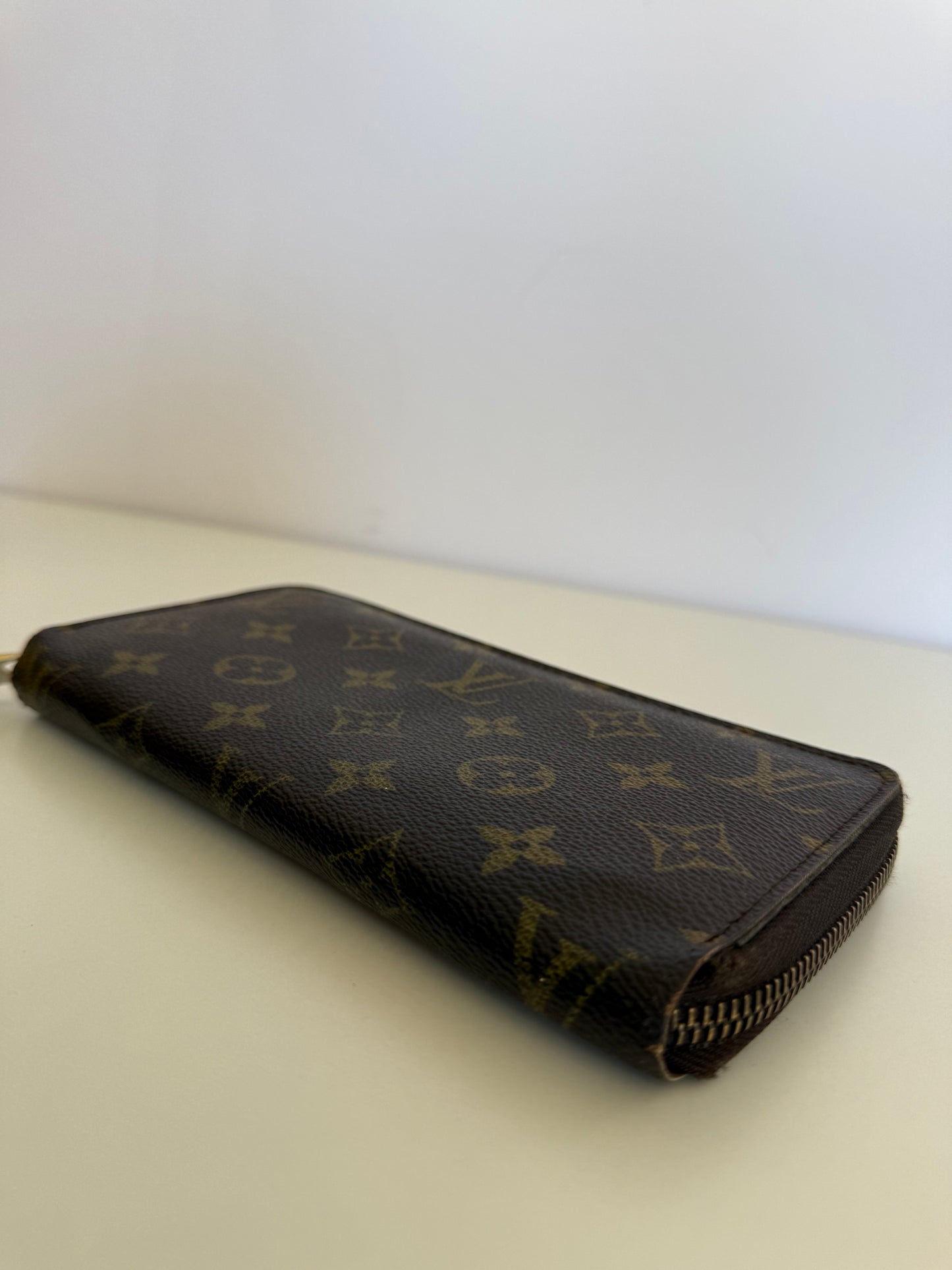 Louis Vuitton Monogram Canvas Zippy Wallet