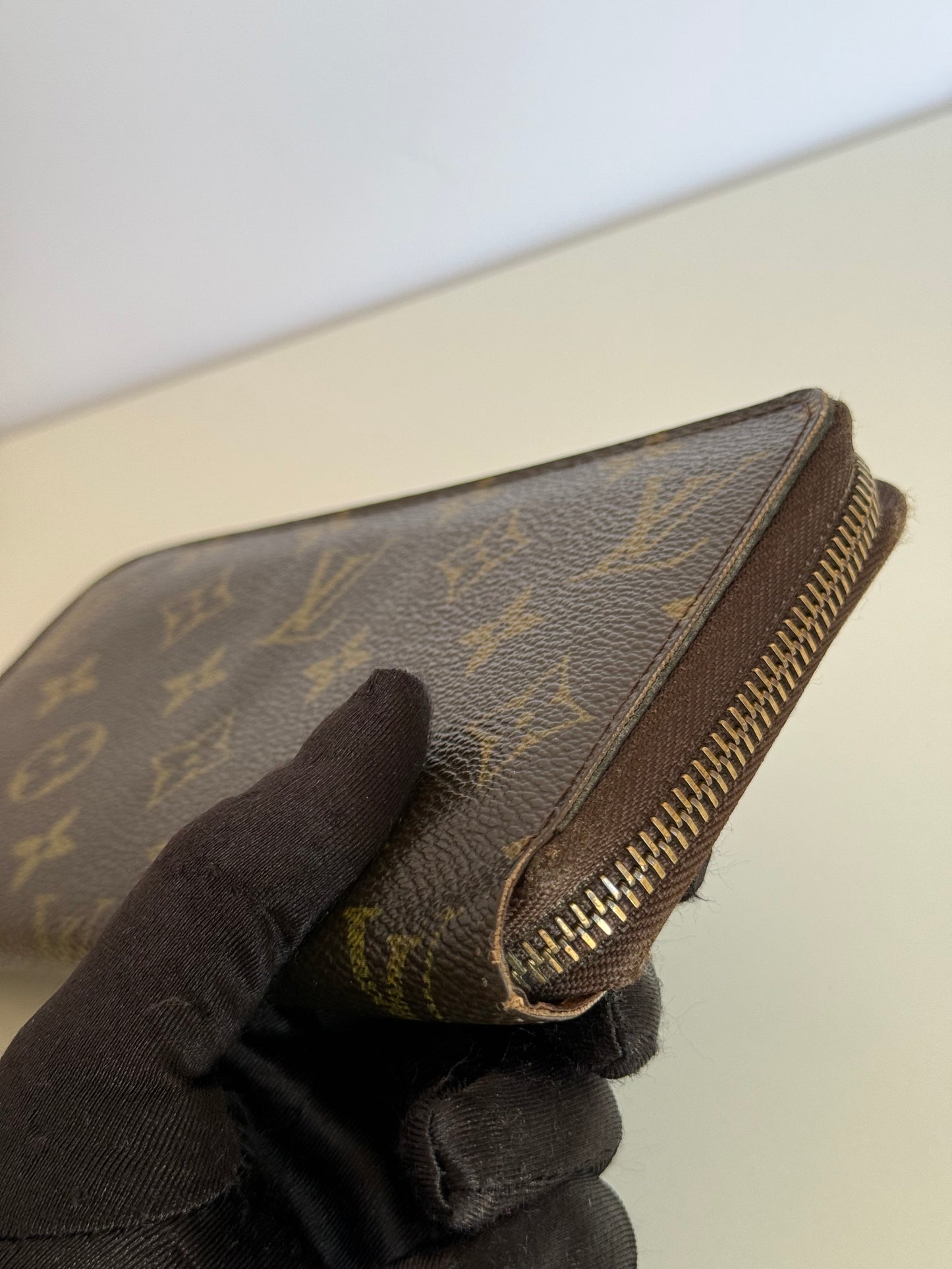 Louis Vuitton Monogram Canvas Zippy Wallet