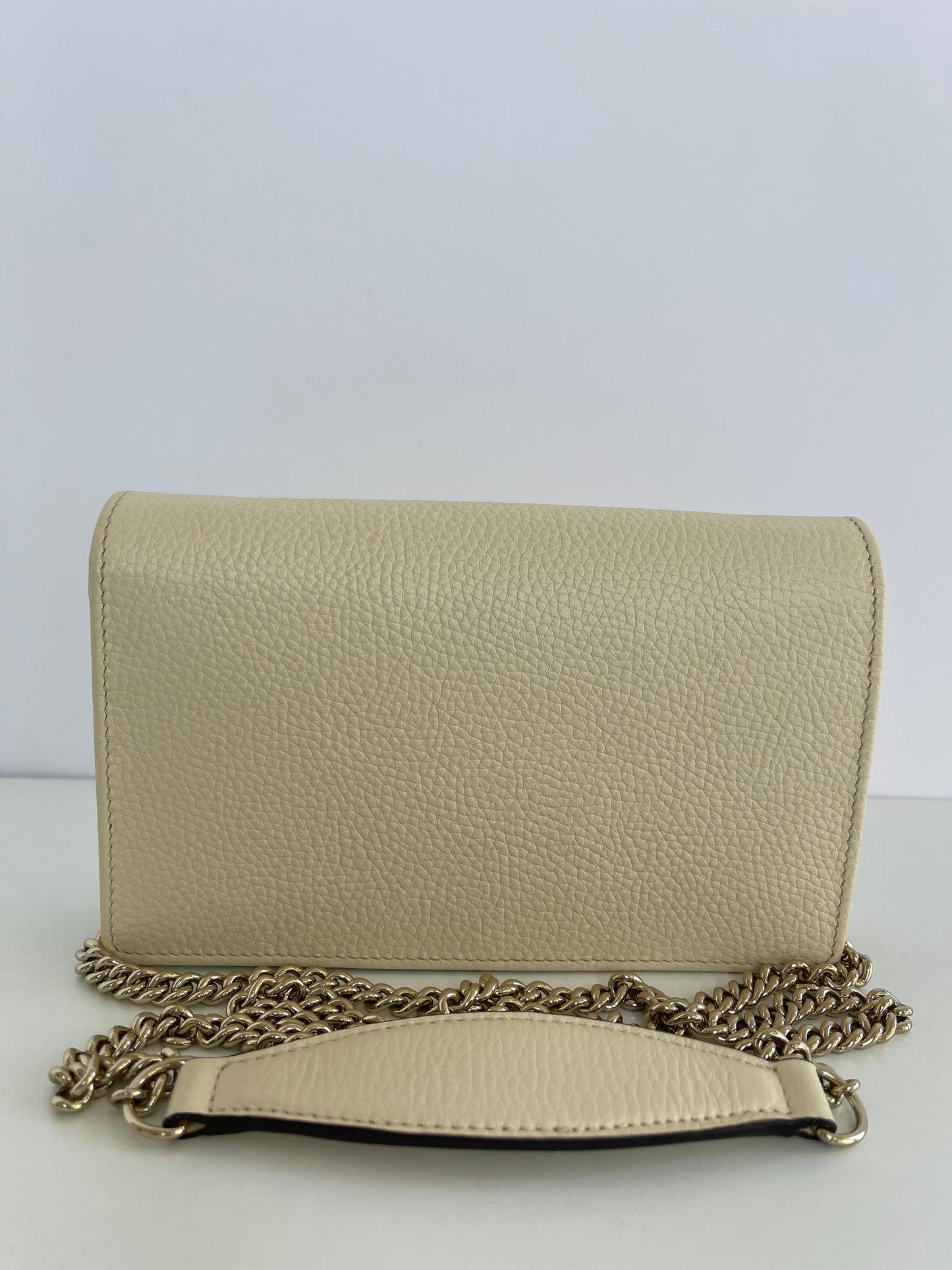 Gucci Pebbled Calfskin Soho Wallet on Chain Ivoir